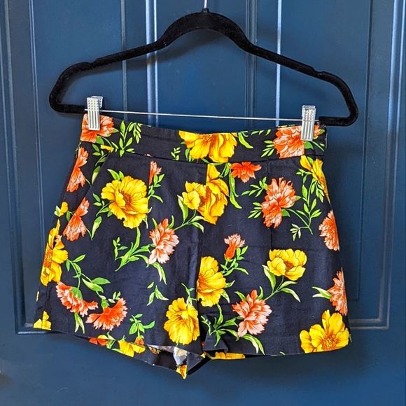 Forever 21 Pants - Forever21 Floral Tropical Print High waisted 3 inch Chino Shorts - size 6